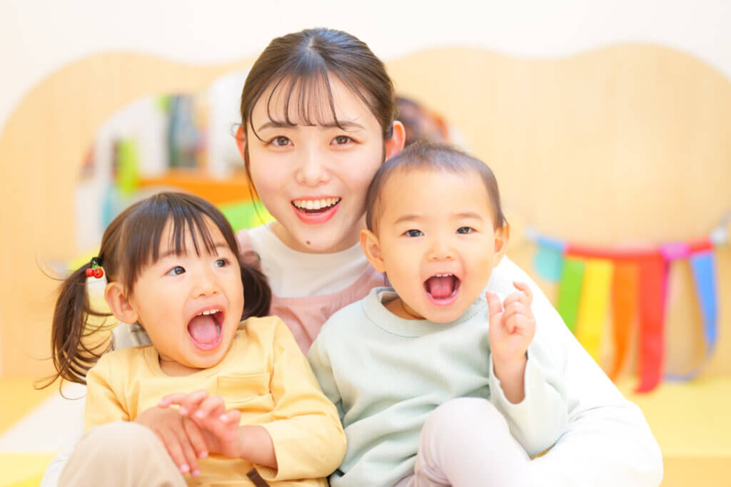 保育士と幼児